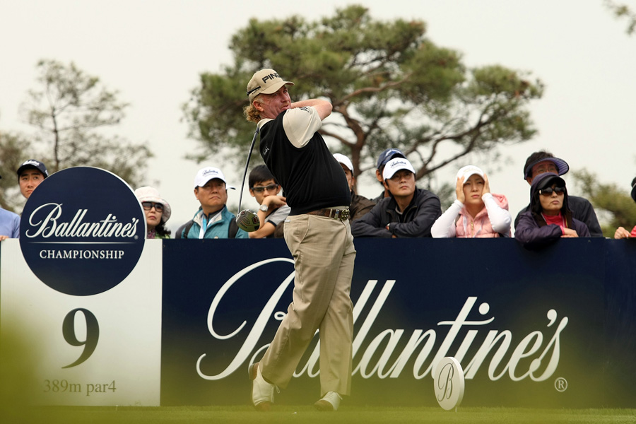 Miguel Angel Jimenez could have forced a play-off with a last-ditch effort