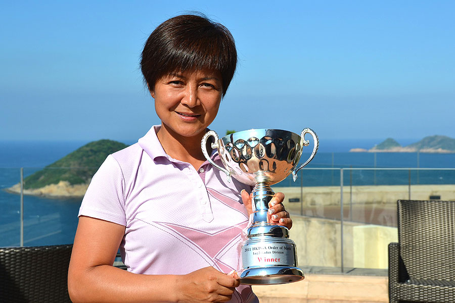 Lau takes a picture with her trophy