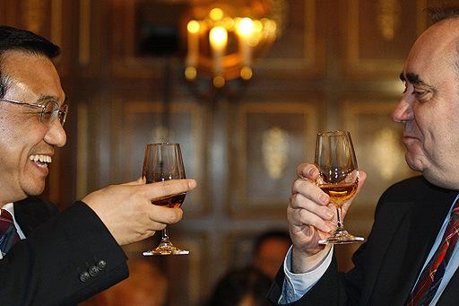 Alex Salmond (right)
