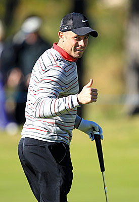 Pistorius uses regular prosthetic legs for golf