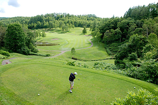 Sharp elevation changes are in store at the nearby Fukui course