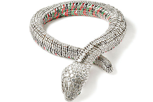 This platinum, white and yellow gold snake necklace features 2,473 brilliant diamonds