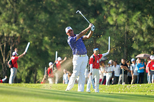 Hend made no mistake in the play-off, drilling this 9-iron safely onto the green