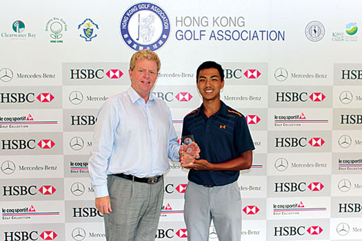 Ian Gardner, General Manager of Hong Kong Golf Club presents the trophy to Lucas Lam