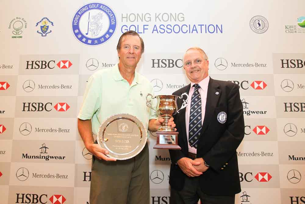 Williams received the trophy from HKGA Vice President Harald Dudok van Heel