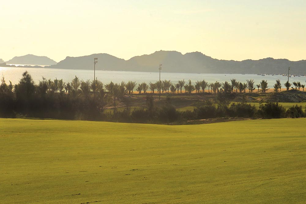 The sandy coastline of Vietnam’s eastern seaboard makes for ideal golfing terrain