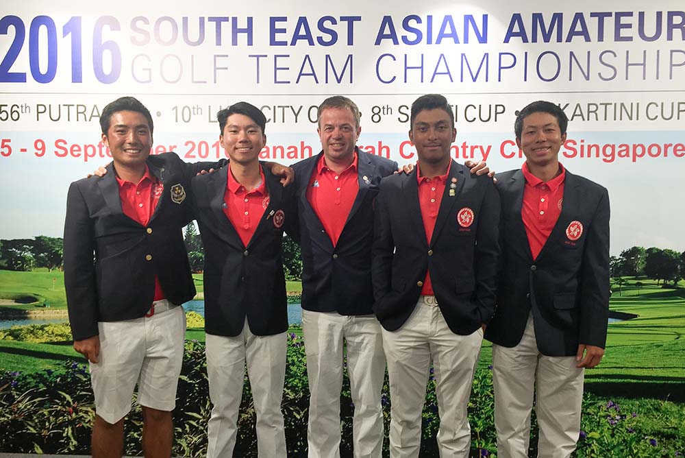 Jon Wallett (centre) with the national team players (from left) Shinichi Mizuno, Terrence Ng, Leon D’Souza and Michael Regan Wong