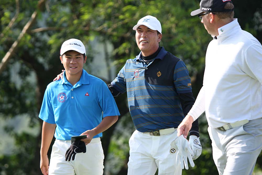 Chinese veteran Zhang Lianwei (centre) played the first two rounds with 17-year-old Hong Kong amateur Isaac Lam (left) and Australian Grant Gibson (right), Clearwater Bay's head pro