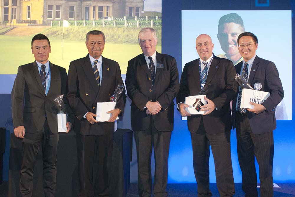 Danny Lai, CEO of HKGA (far right) and his team came in second in the golf competition for delegates at the Old Course