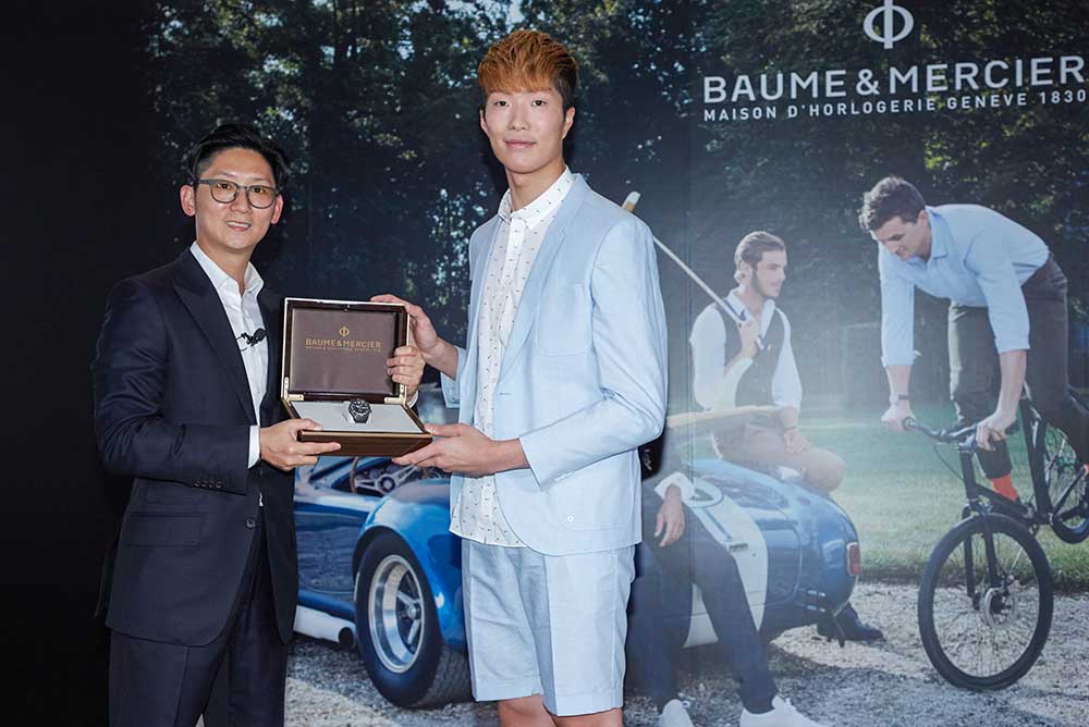 Keith Law, Marketing Director of Baume & Mercier Hong Kong presents the Clifton Club to Cheung Ka Long, the Hong Kong Olympic fencer and Asian champion
