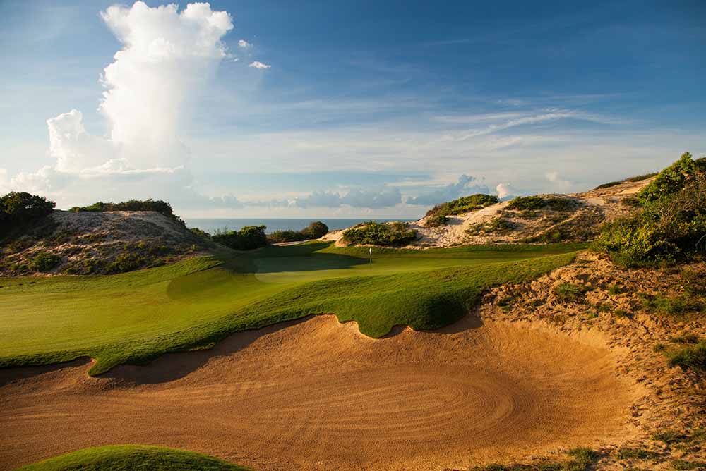 The Bluffs Par-4 8th hole