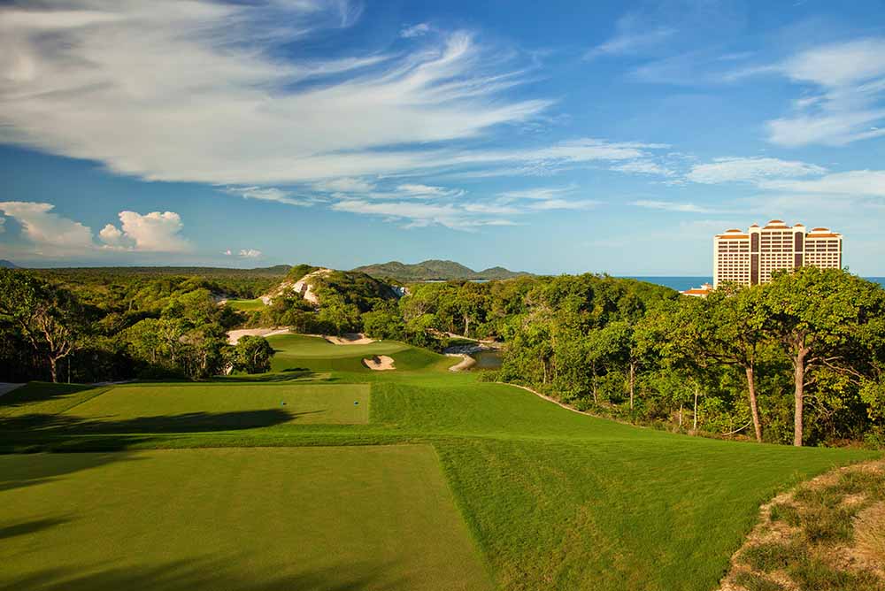 Par-3 2nd hole of The Bluffs Ho Tram